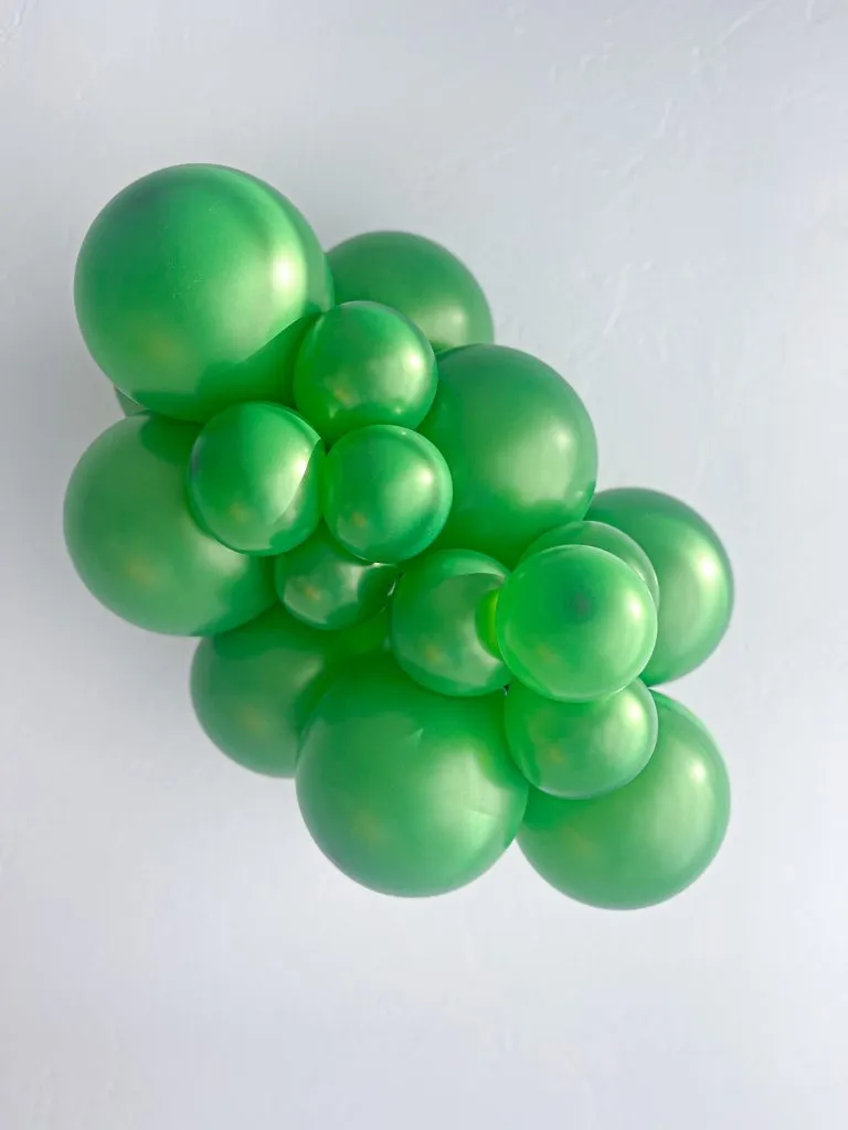 11" Metallic Green Latex Balloon