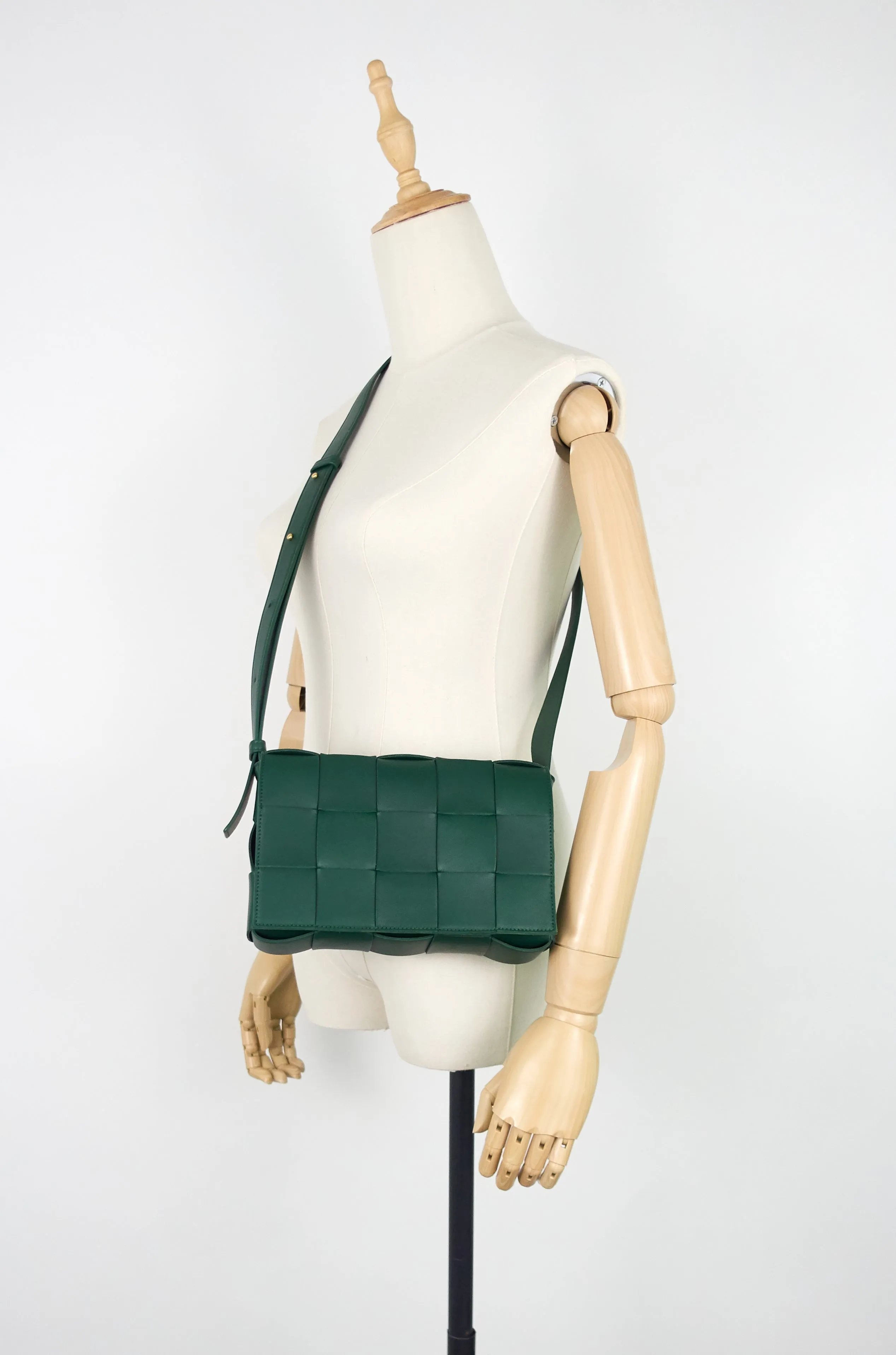 Cassette Intrecciato Leather Maxi Crossbody Bag