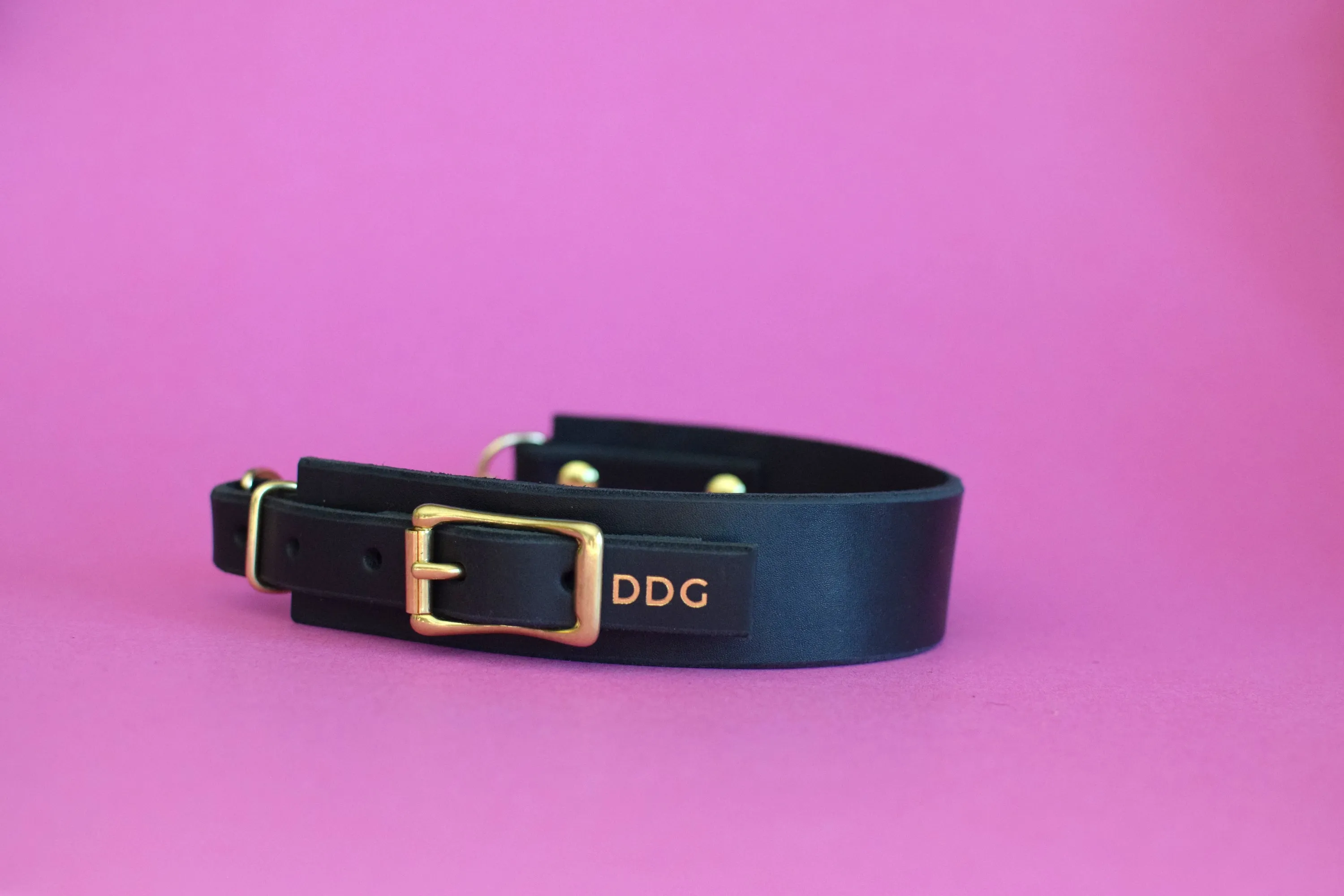 EXCLUSIVE LEATHER COLLECTION - Ebony Leather Martingale Collar