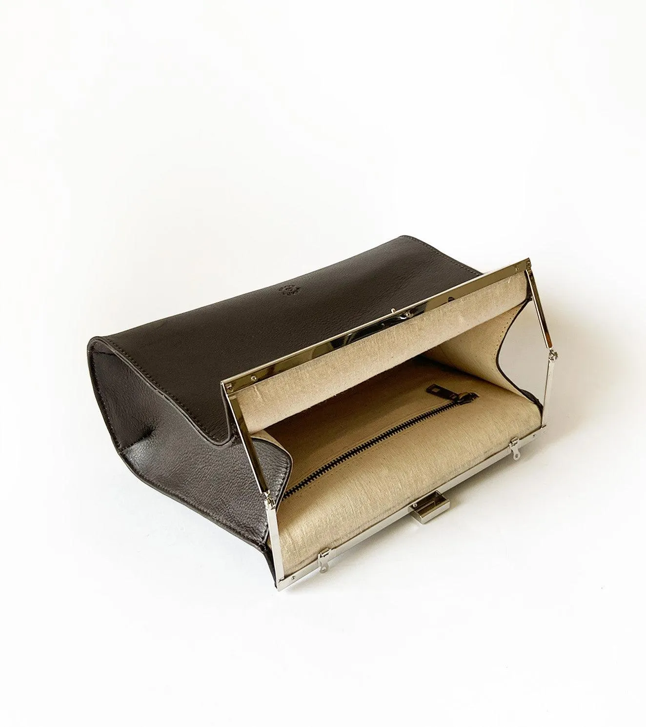 Fawn clutch