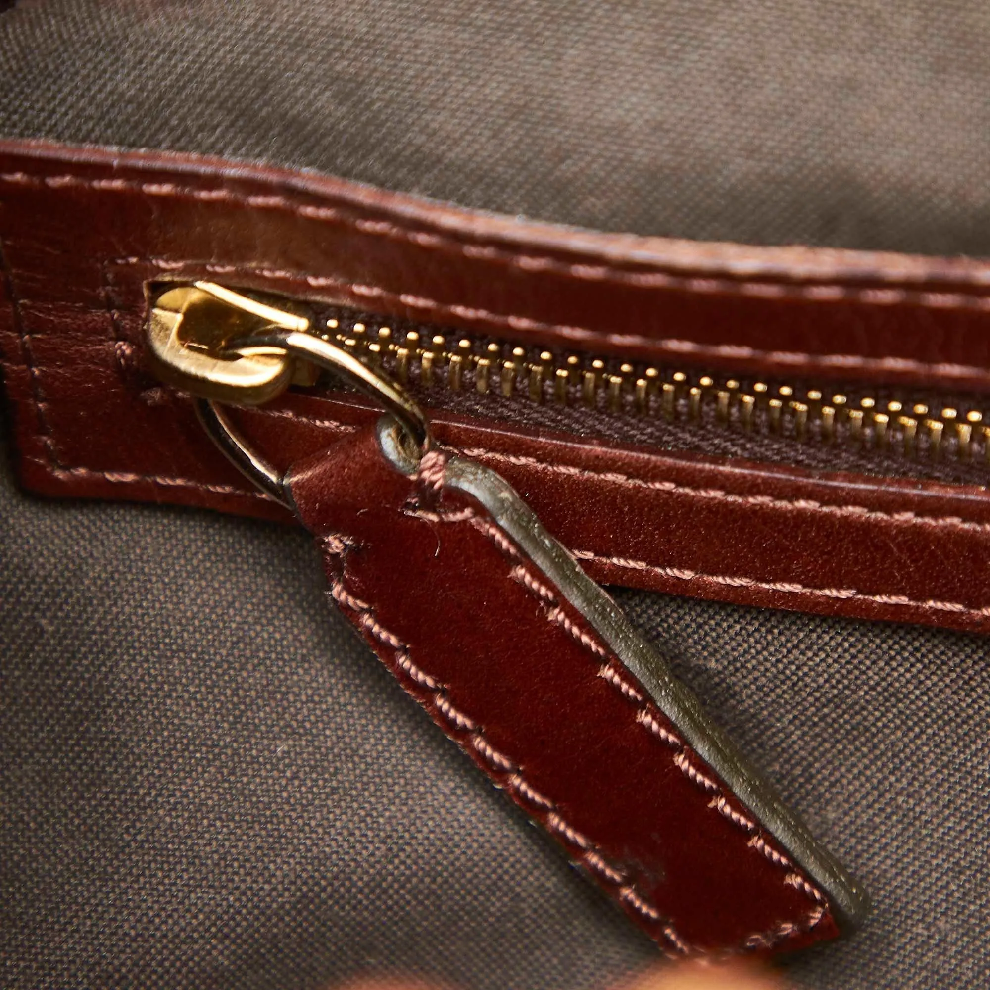 Fendi Leather Handbag (SHG-31690)