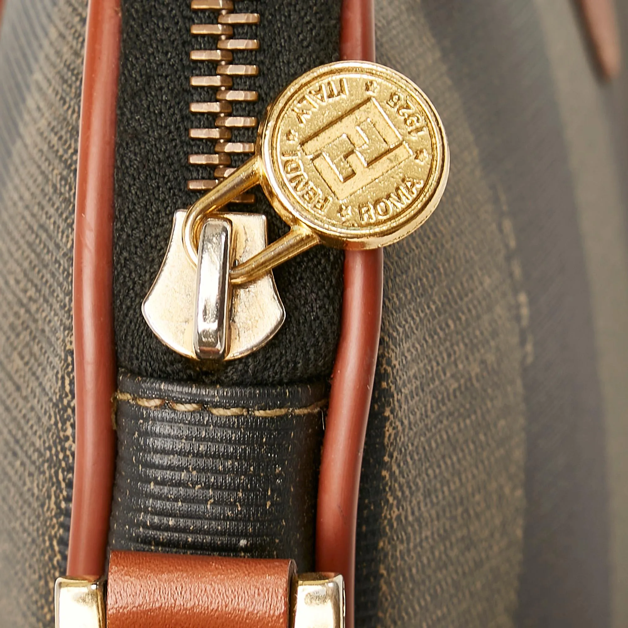 Fendi Pequin Crossbody (SHG-Y9PLx9)