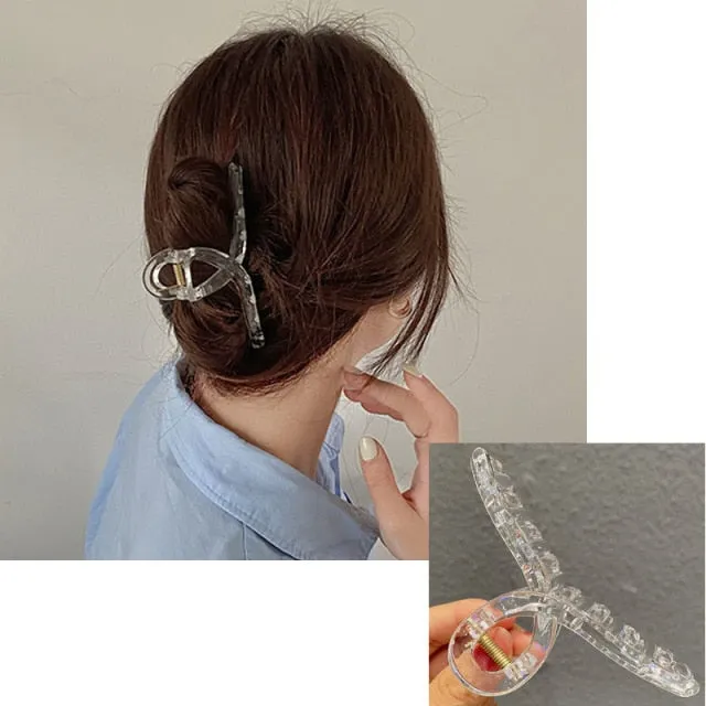 ON-TREND HAIR ACCESSORIES