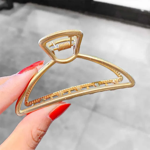 ON-TREND HAIR ACCESSORIES