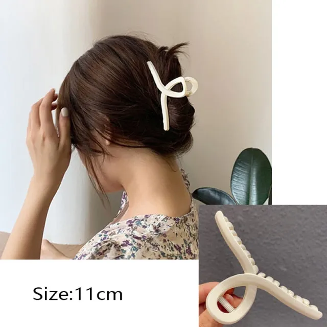 ON-TREND HAIR ACCESSORIES