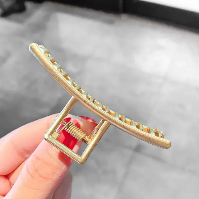 ON-TREND HAIR ACCESSORIES