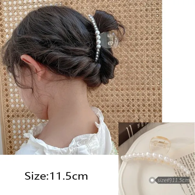 ON-TREND HAIR ACCESSORIES
