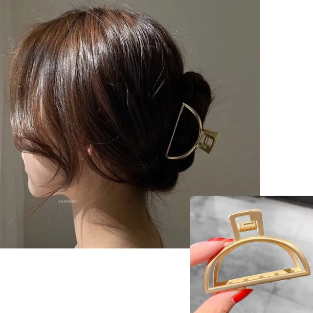 ON-TREND HAIR ACCESSORIES