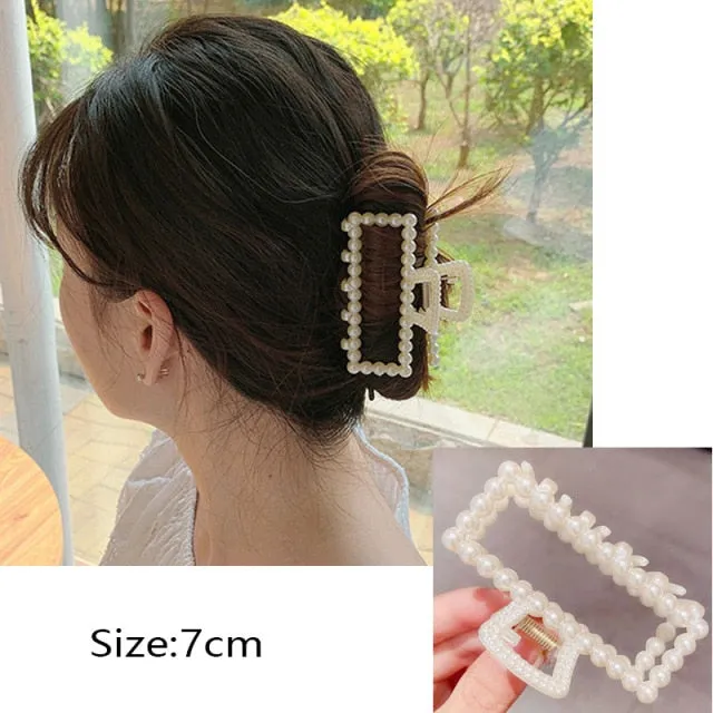 ON-TREND HAIR ACCESSORIES