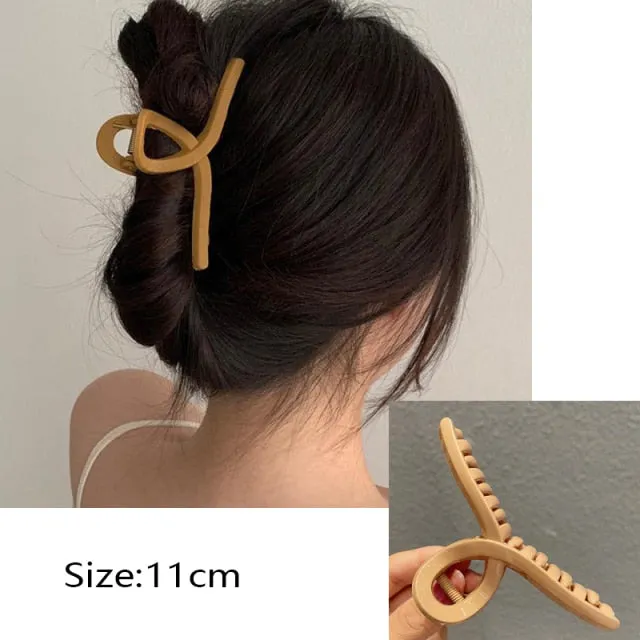ON-TREND HAIR ACCESSORIES