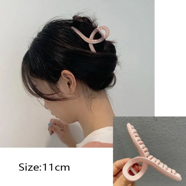 ON-TREND HAIR ACCESSORIES