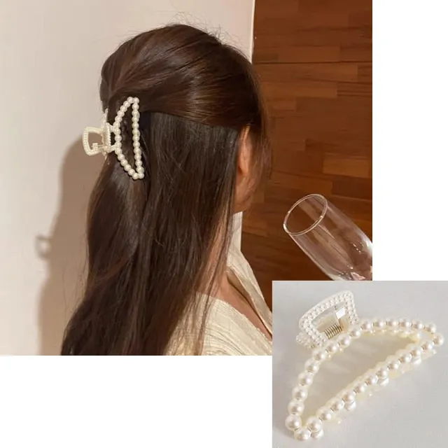 ON-TREND HAIR ACCESSORIES