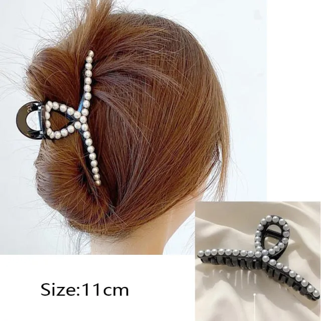 ON-TREND HAIR ACCESSORIES