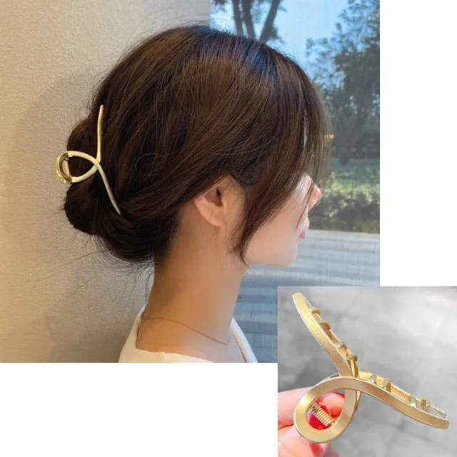 ON-TREND HAIR ACCESSORIES