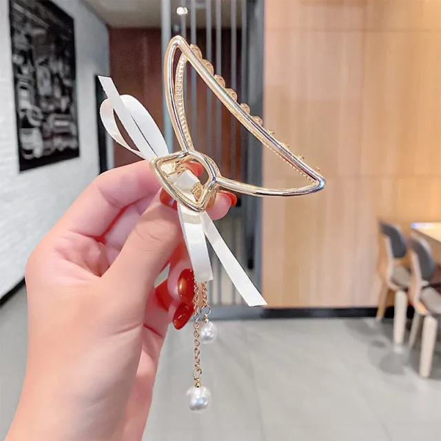 ON-TREND HAIR ACCESSORIES