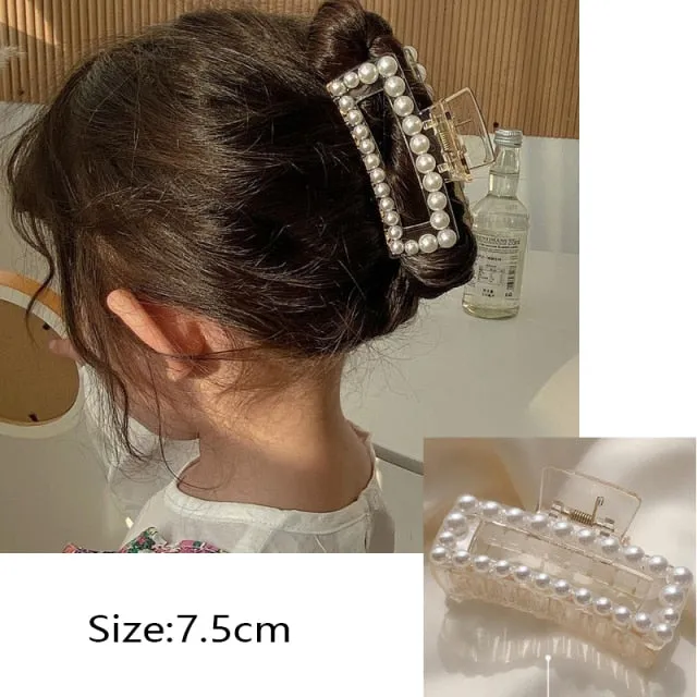 ON-TREND HAIR ACCESSORIES