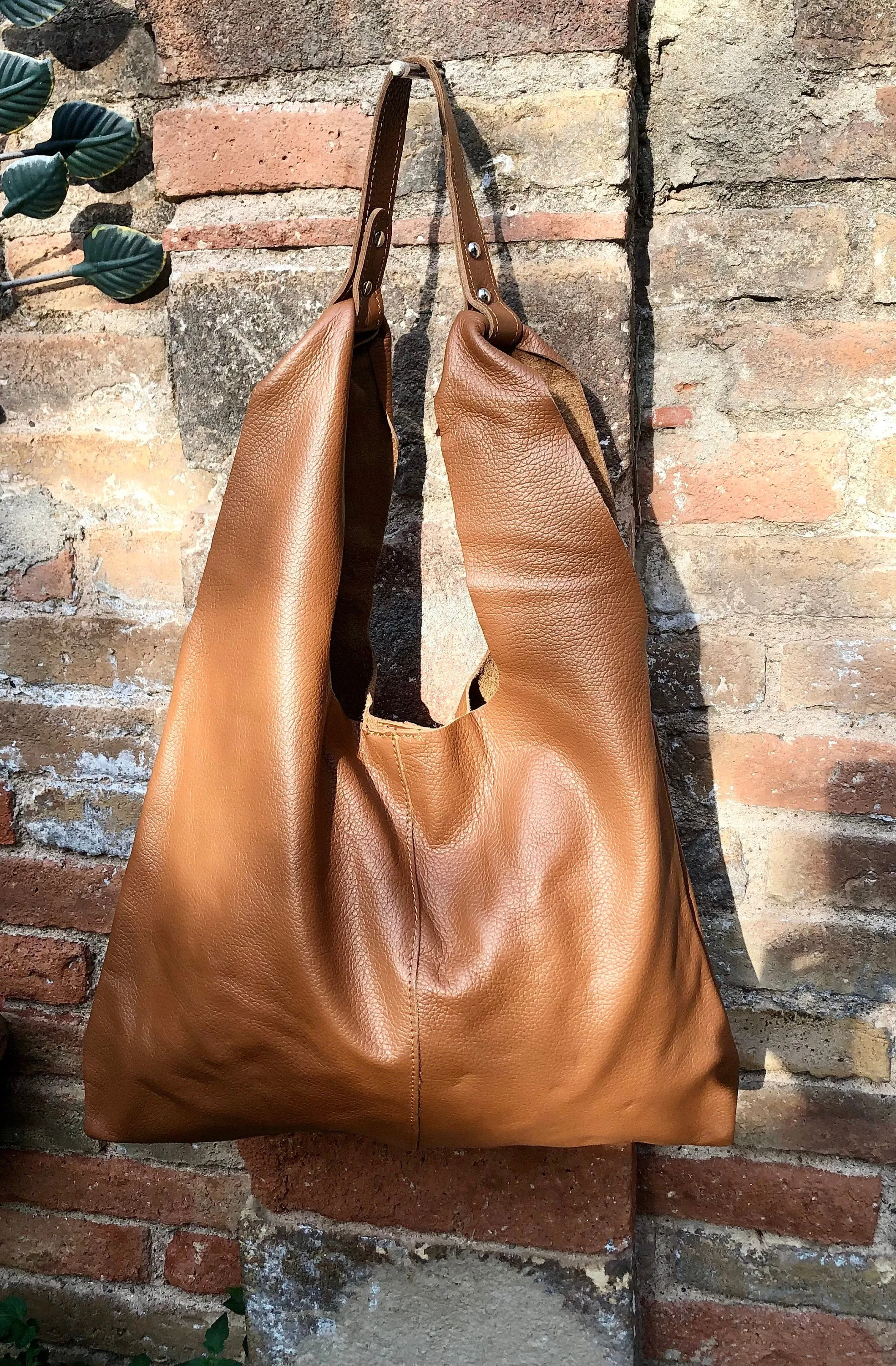Shoulder leather bag in CAMEL brown. Genuine leather shopper in saddle brown. Soft naturalleather  Carry all bag for your laptop, books etc