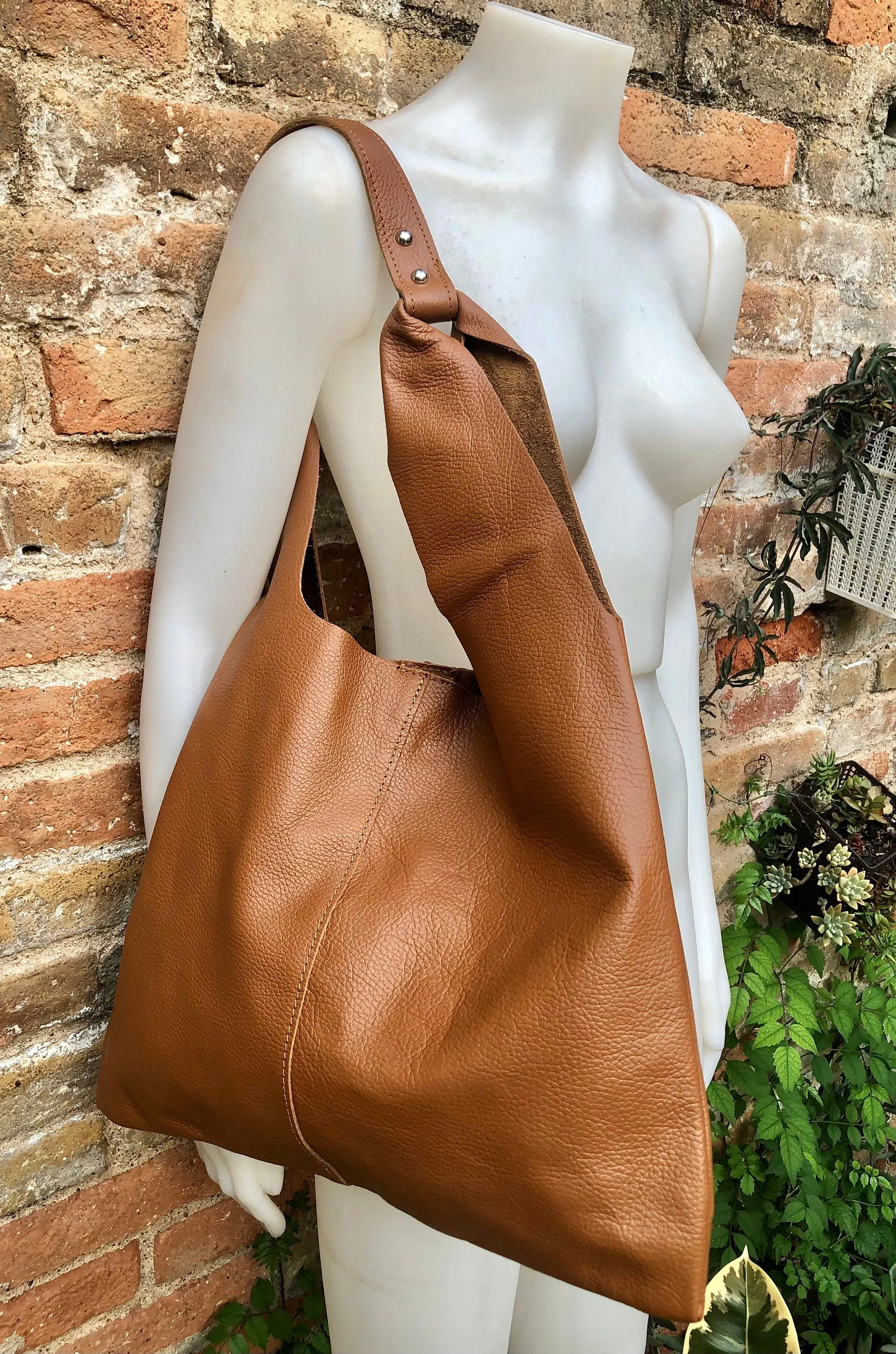 Shoulder leather bag in CAMEL brown. Genuine leather shopper in saddle brown. Soft naturalleather  Carry all bag for your laptop, books etc