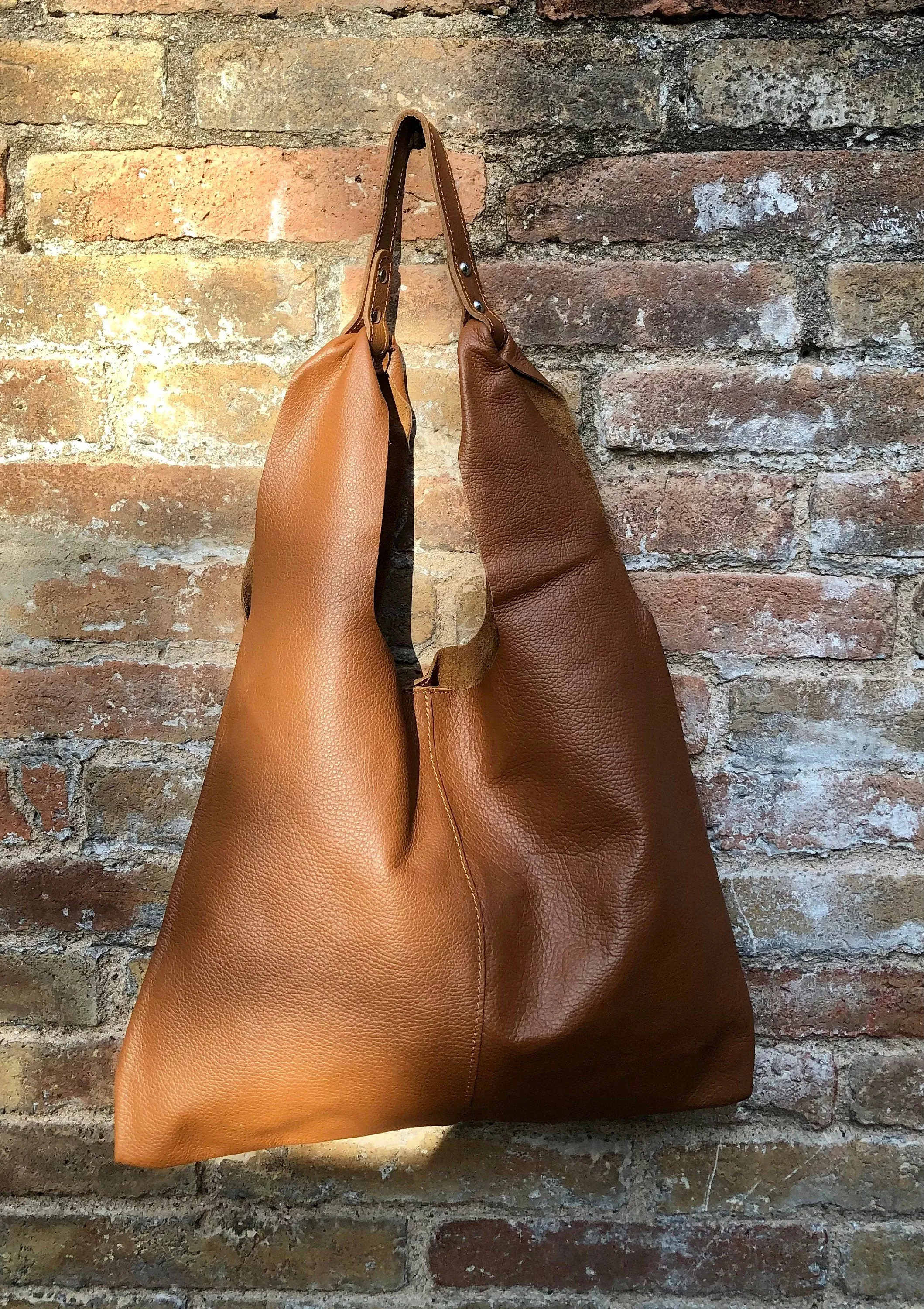 Shoulder leather bag in CAMEL brown. Genuine leather shopper in saddle brown. Soft naturalleather  Carry all bag for your laptop, books etc