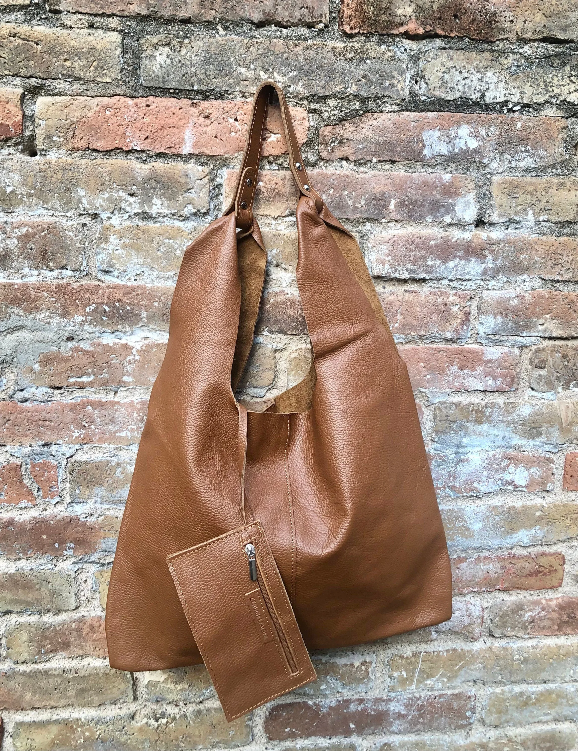 Shoulder leather bag in CAMEL brown. Genuine leather shopper in saddle brown. Soft naturalleather  Carry all bag for your laptop, books etc