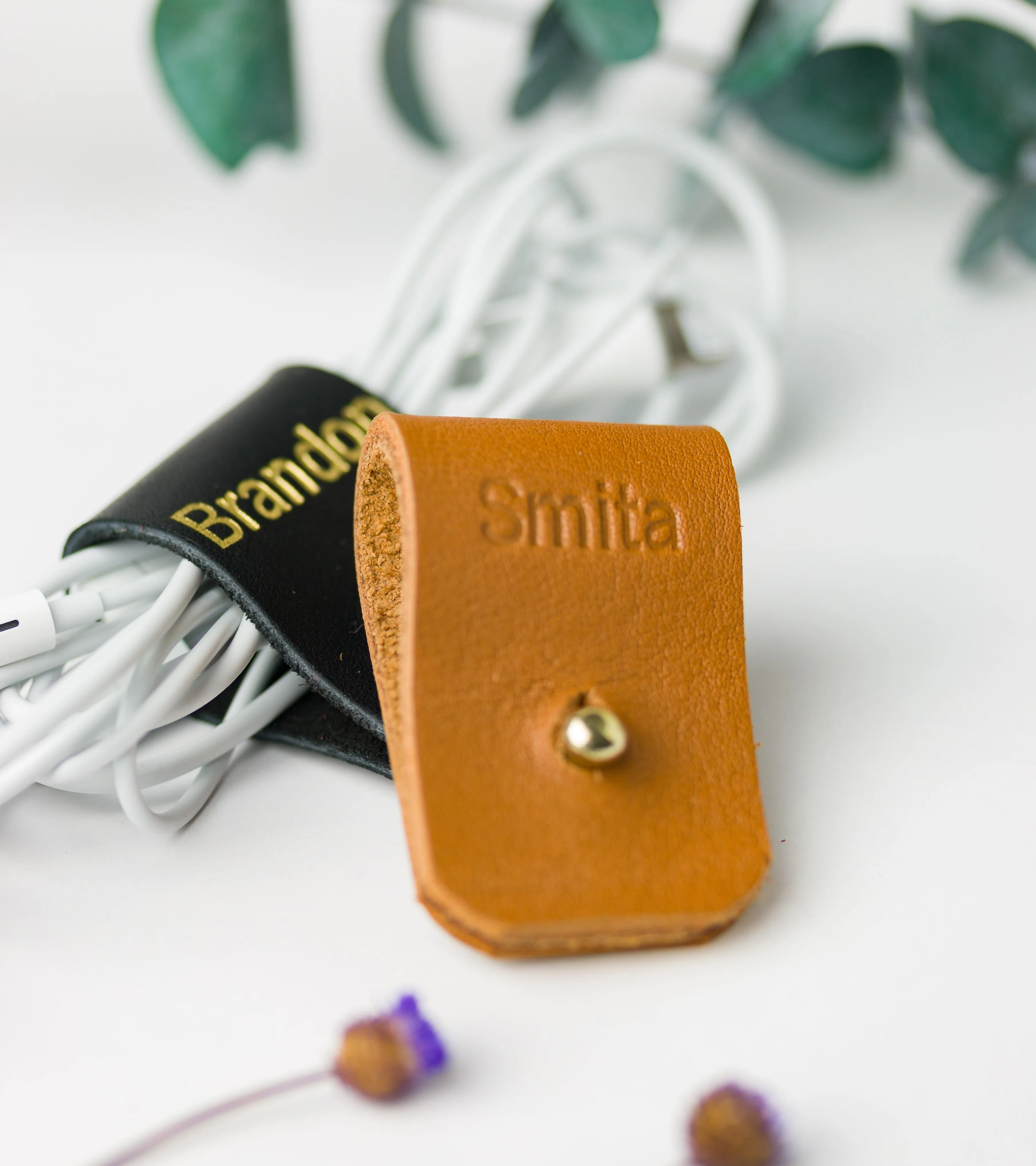 Small Cord Holder [Stud & Post Closure]