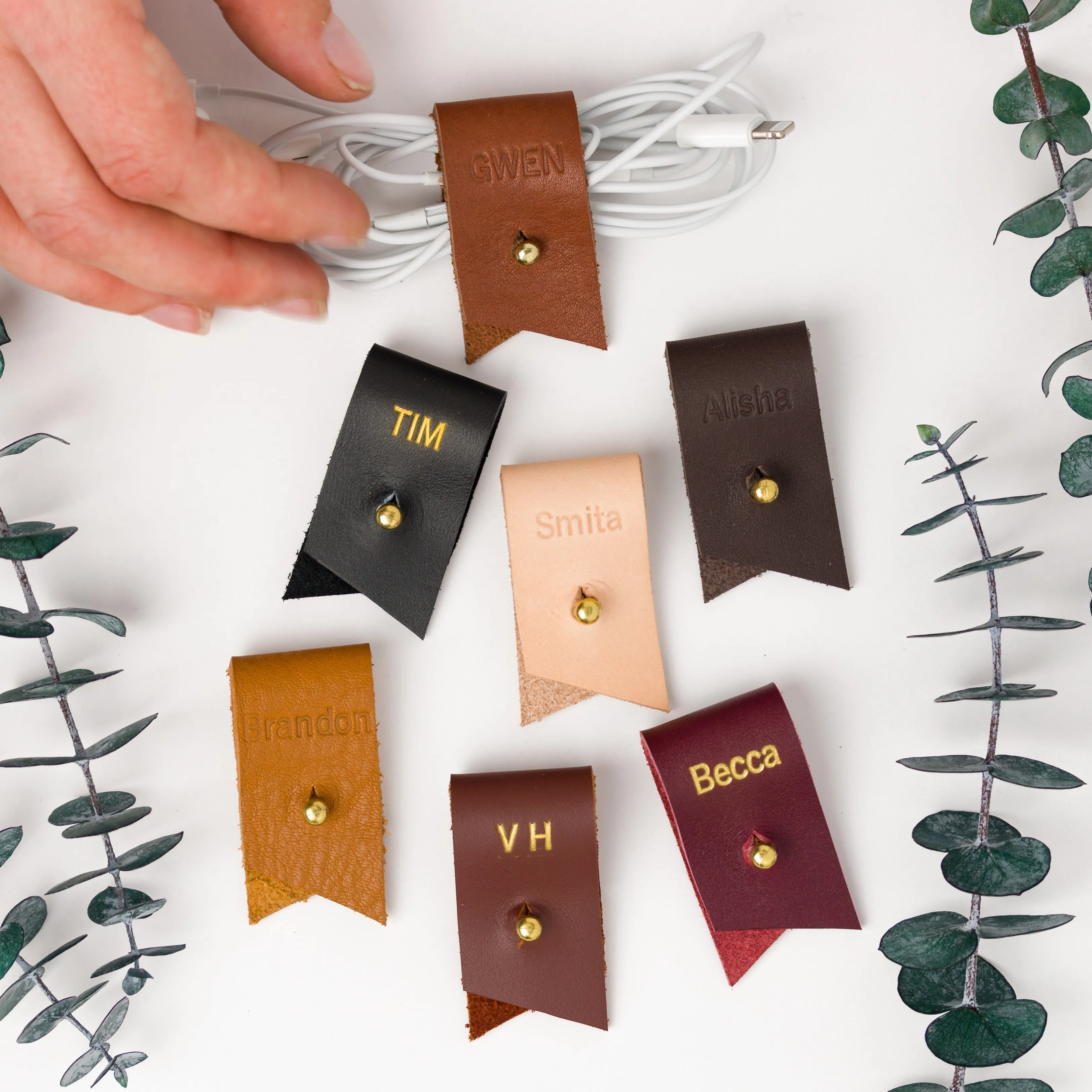 Small Cord Holder [Stud & Post Closure]